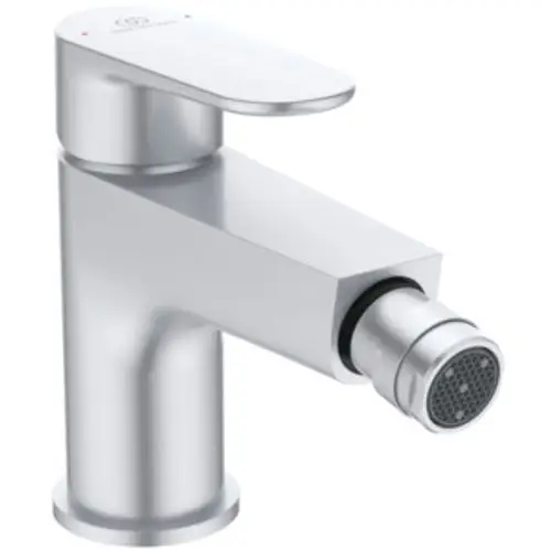 Bidetarmatur aus hochwertigem Material in Silber, hergestellt von Ideal Standard. Mit einem modernen Hebelgriff und Auslauf für eine einfache Handhabung.